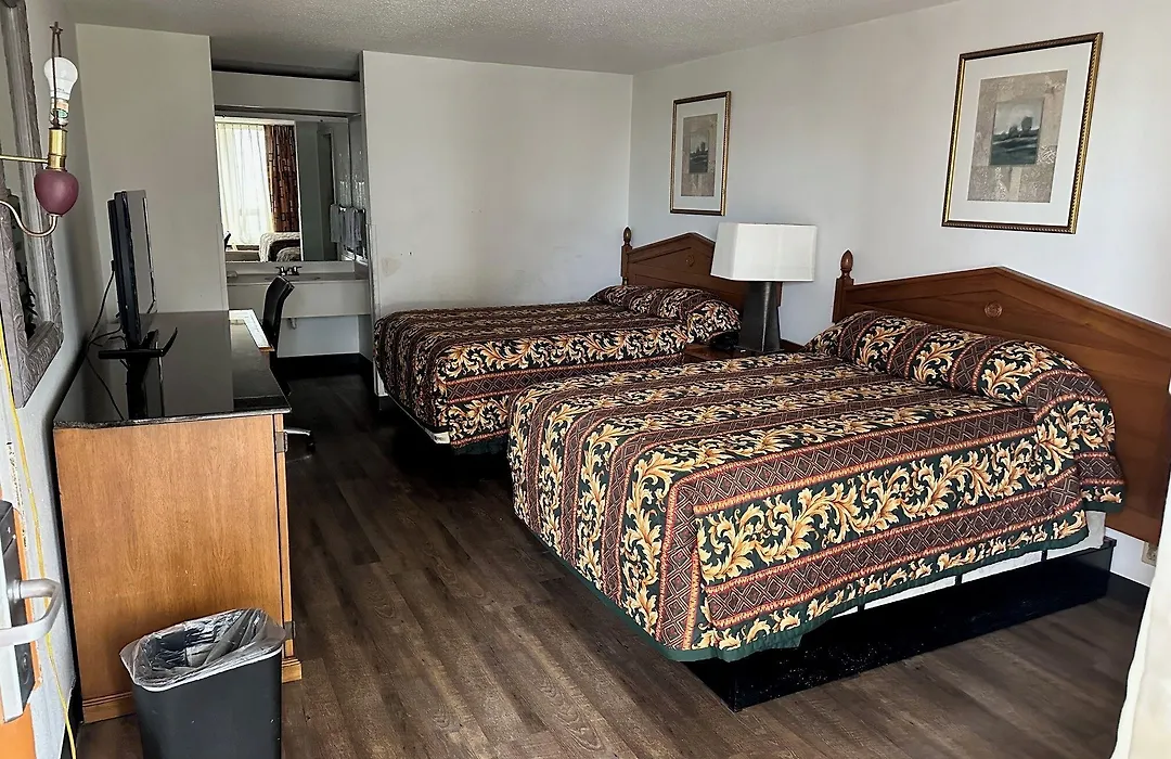 Executive Inn-1