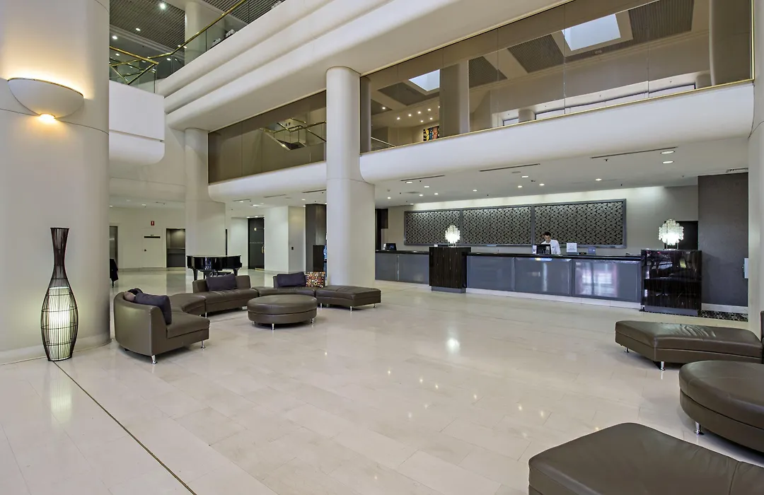 Hilton Darwin-1