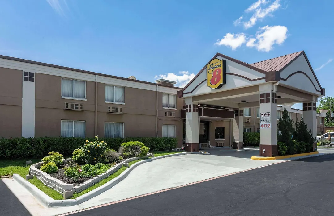Super 8 By Wyndham Grand Prairie North-1