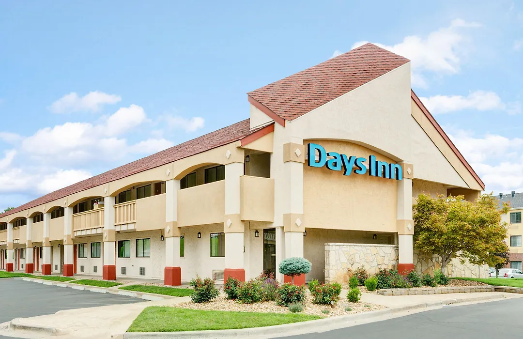 Days Inn By Wyndham Overland Park-1
