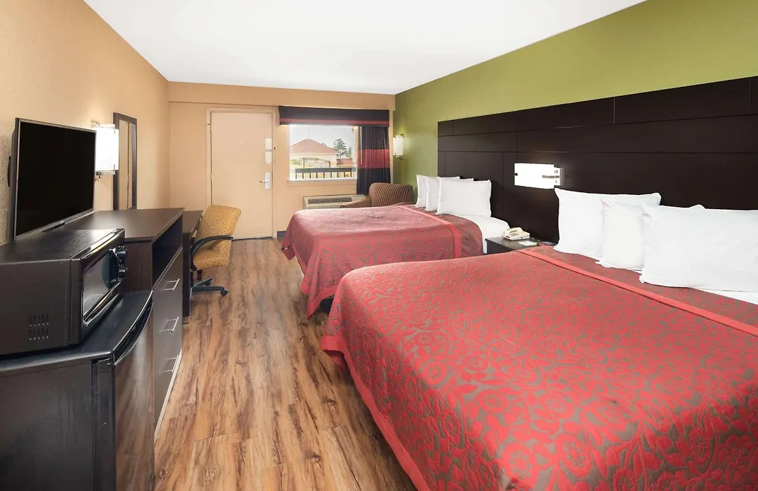 Days Inn By Wyndham Tupelo-1
