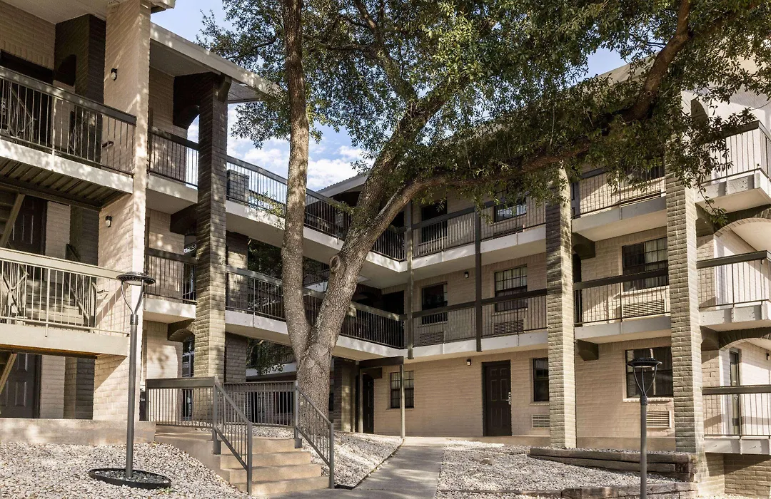 La Quinta Inn By Wyndham San Antonio I-35 N At Toepperwein-1