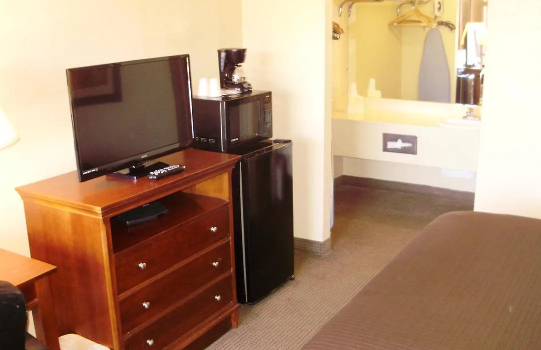 Trade Winds Central Inn-1