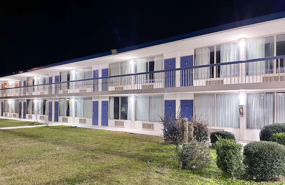 Americas Best Value Inn-1