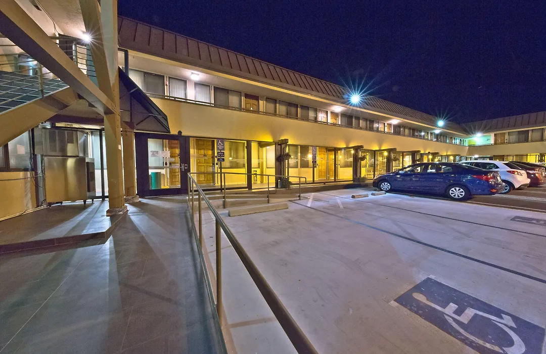 Hotel Strata-1
