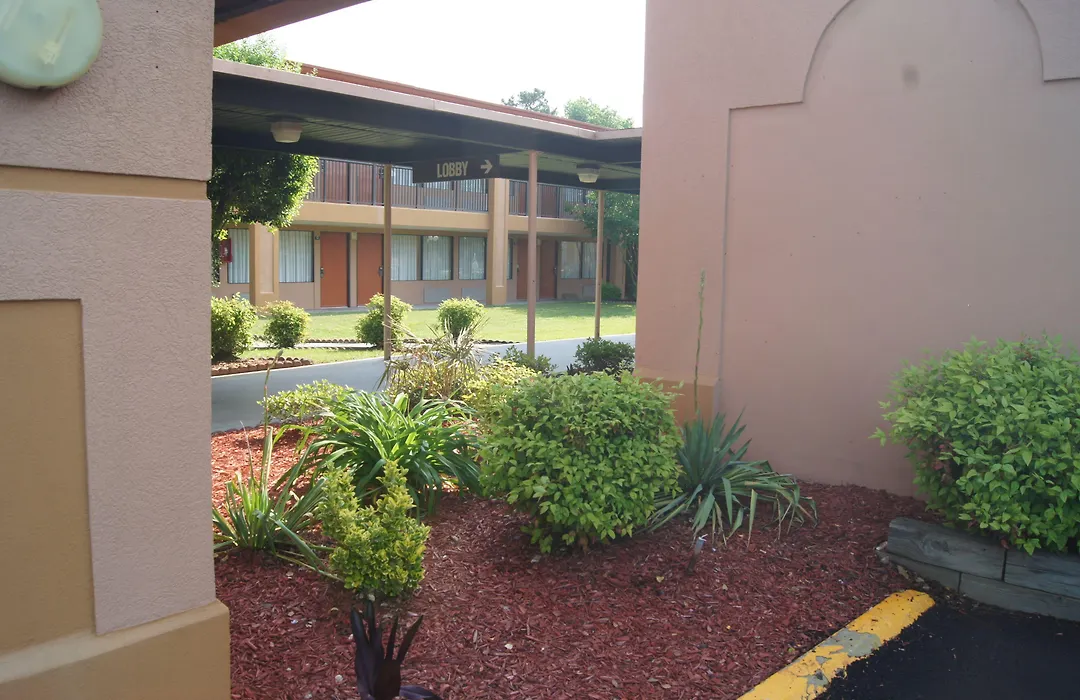 Days Inn By Wyndham Durham/Near Duke University-1