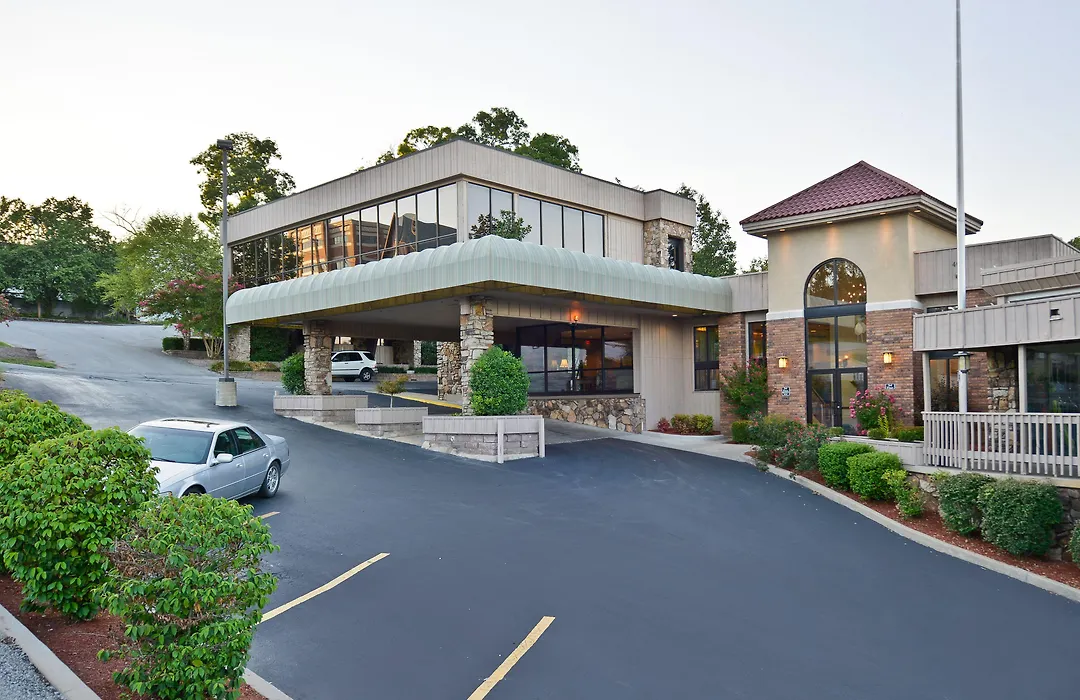 Best Western Plus Landing View Inn & Suites-1