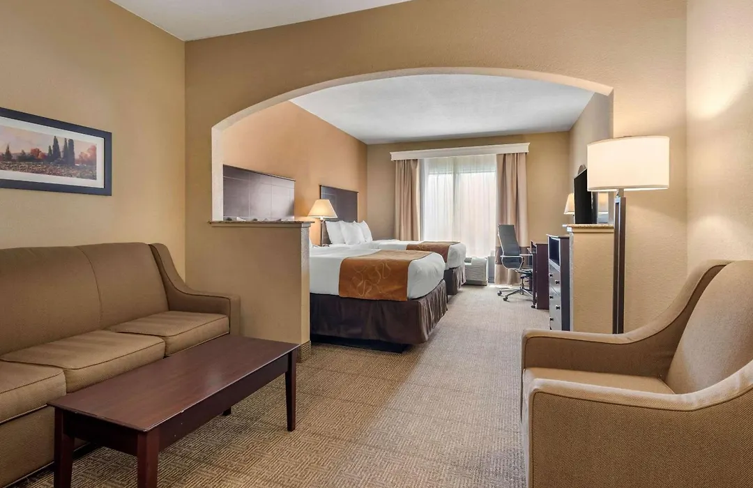 Comfort Suites Near Route 66-1