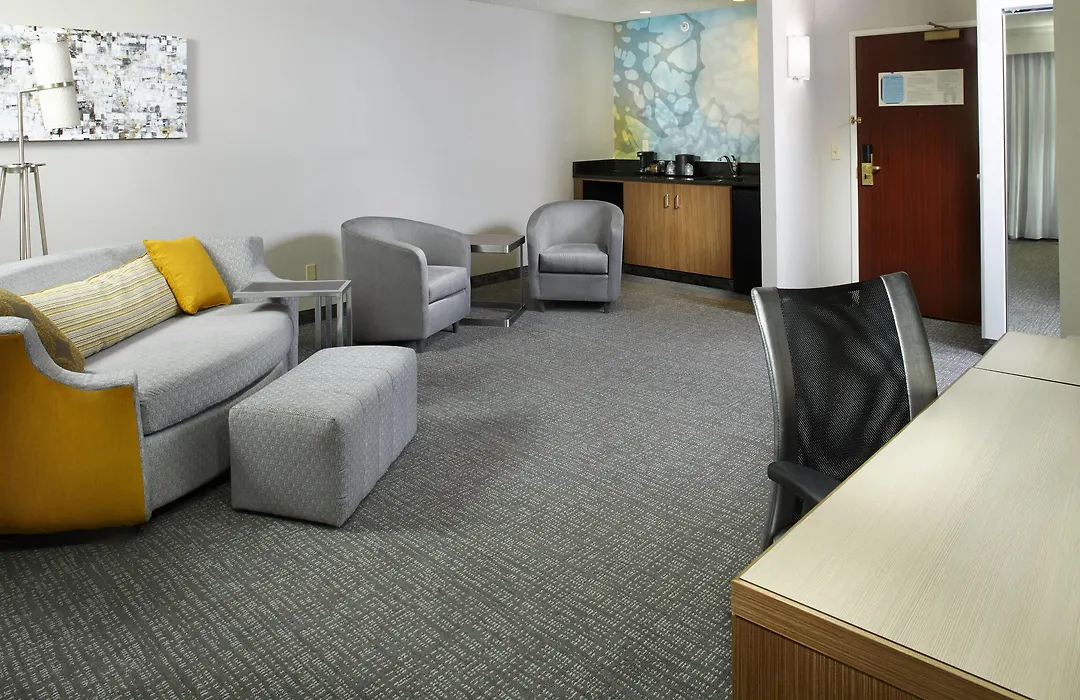 Courtyard By Marriott Lansing-1
