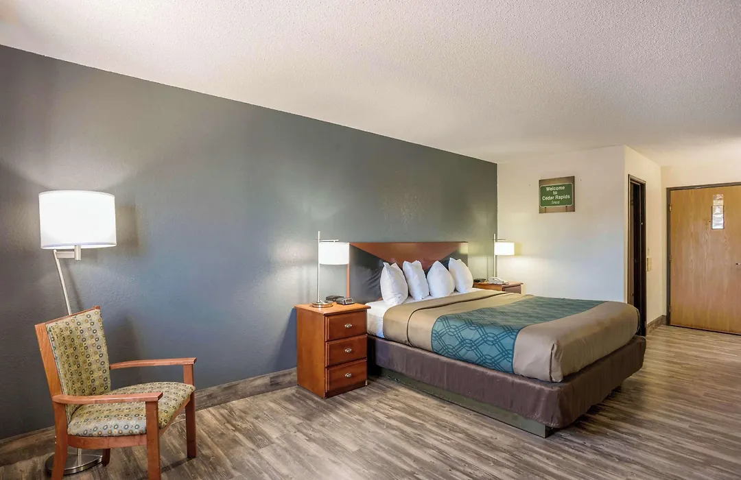Econo Lodge Cedar Rapids South-1