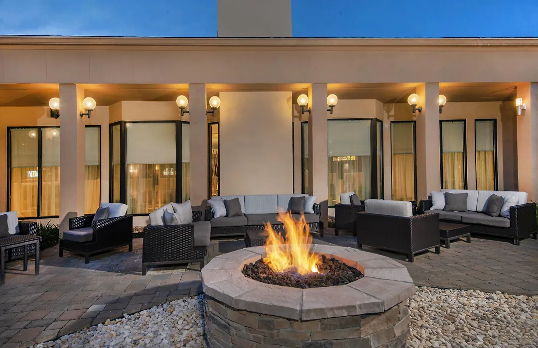 Courtyard By Marriott Rockville-1