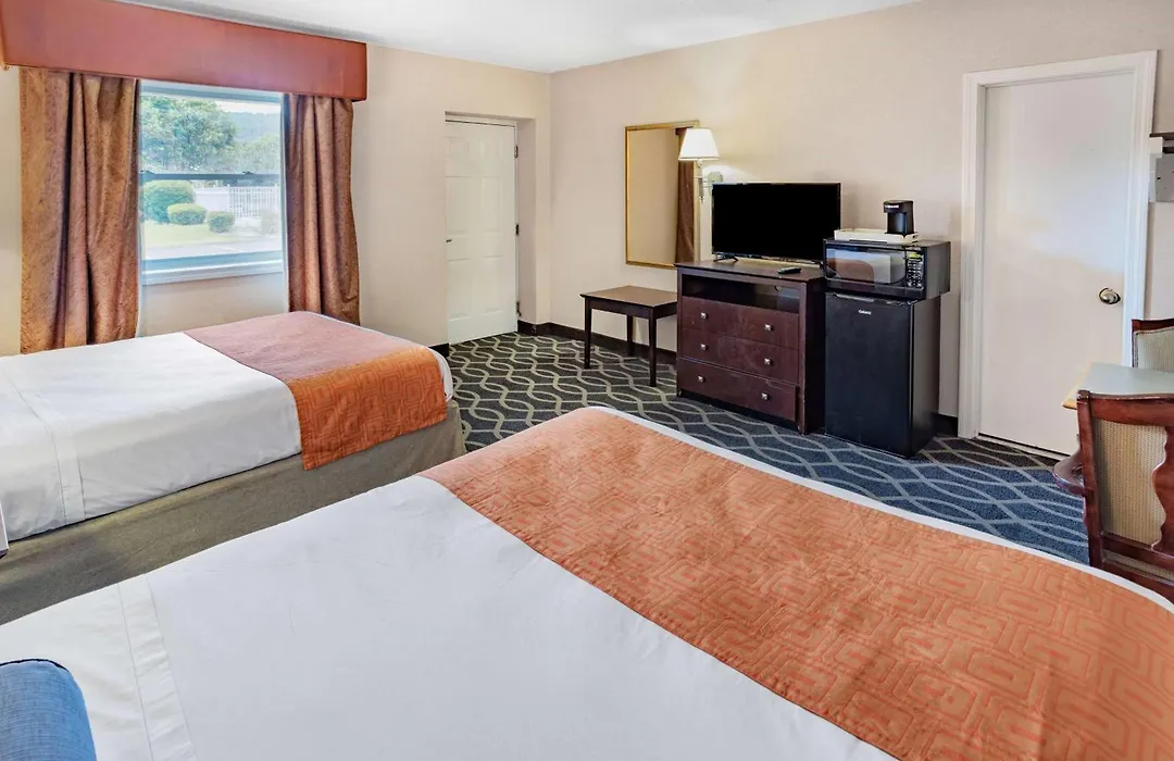 Howard Johnson By Wyndham Lenox-1