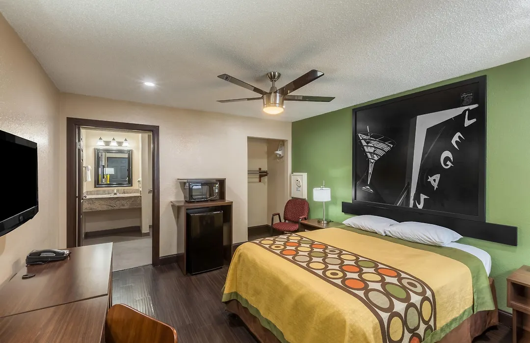 Super 8 By Wyndham Austin University/Downtown Area-1