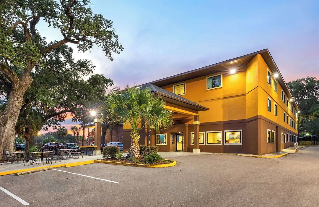 Days Inn By Wyndham Biloxi Beach-1