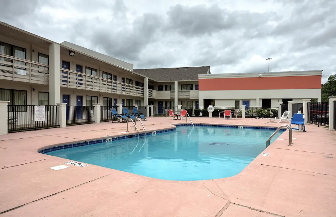 Super 7 Inn Tupelo-1