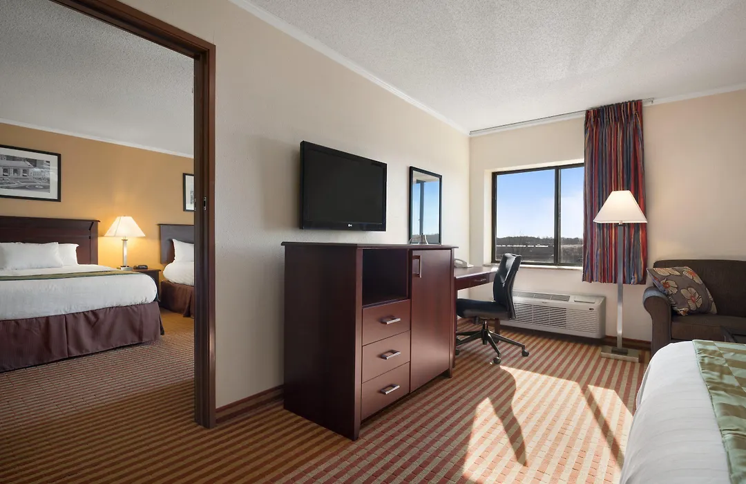 Days Inn & Suites By Wyndham Kansas City South-1