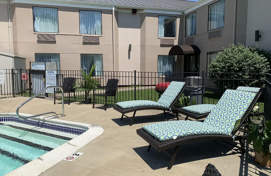 Spark By Hilton Louisville Airport-1