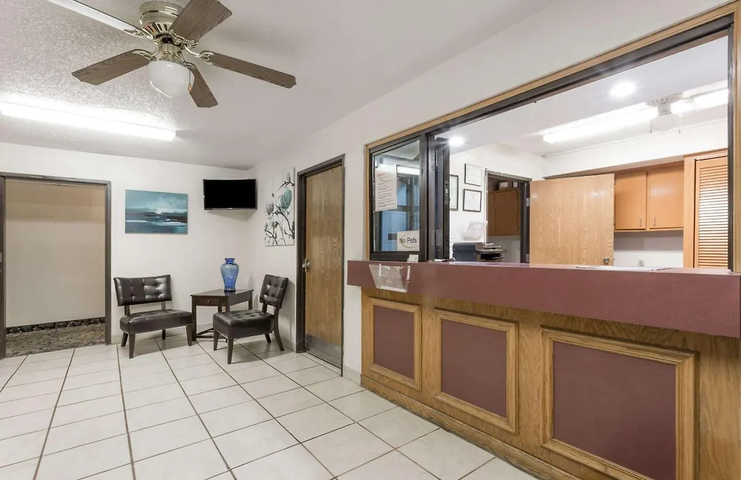 Super 8 By Wyndham Hampton-1