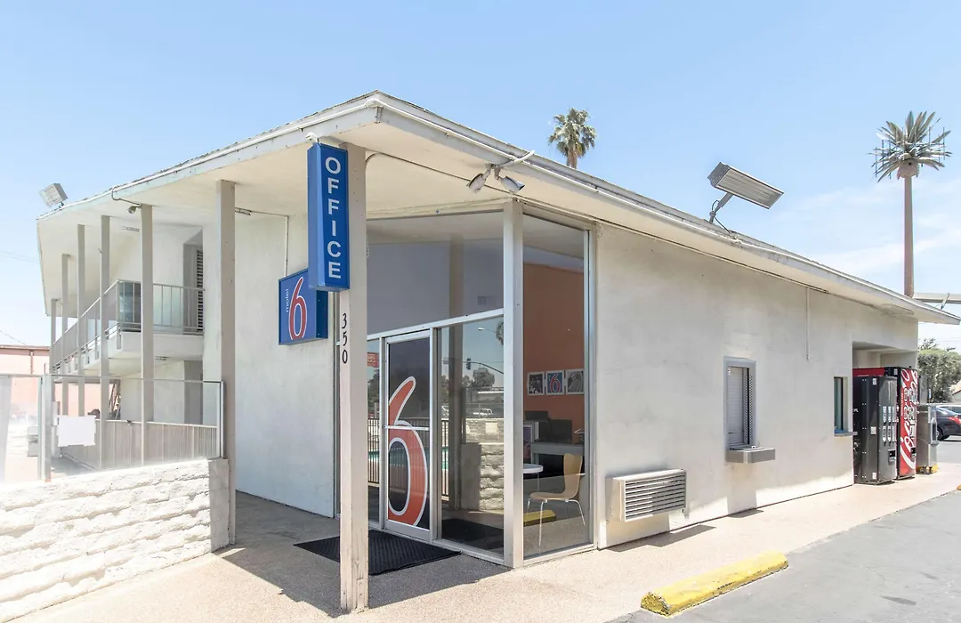 Motel 6 Bakersfield-1