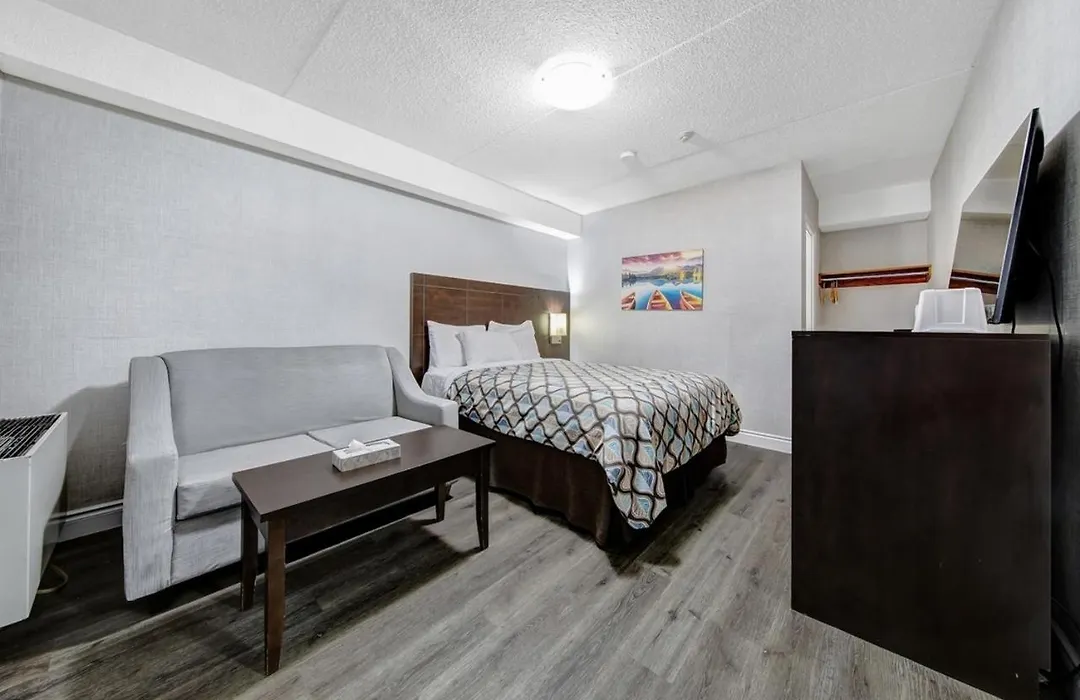 Deluxe Inn-1