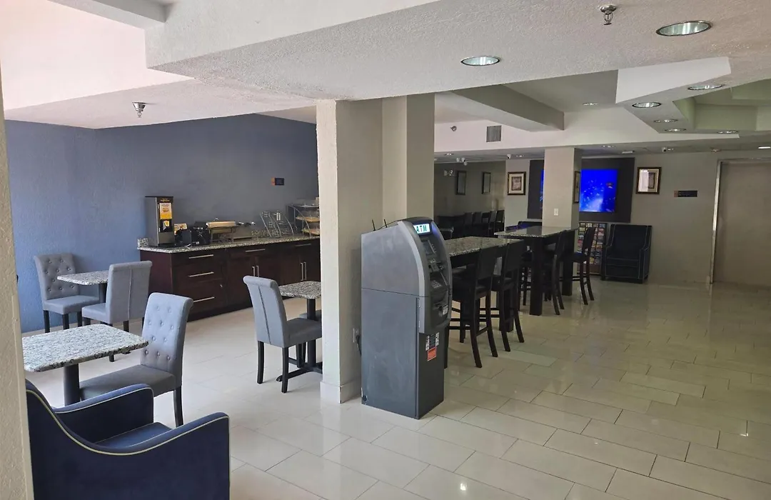 Days Inn & Suites By Wyndham Tampa/Raymond James Stadium-1