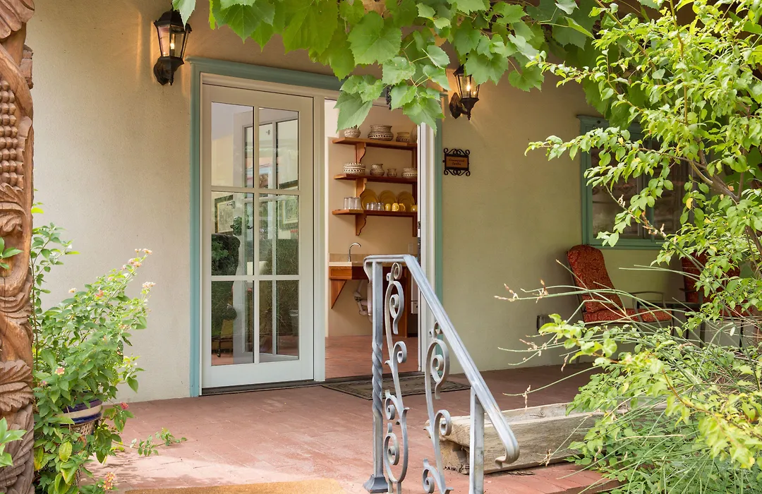 Casa Blanca Inn And Suites-1