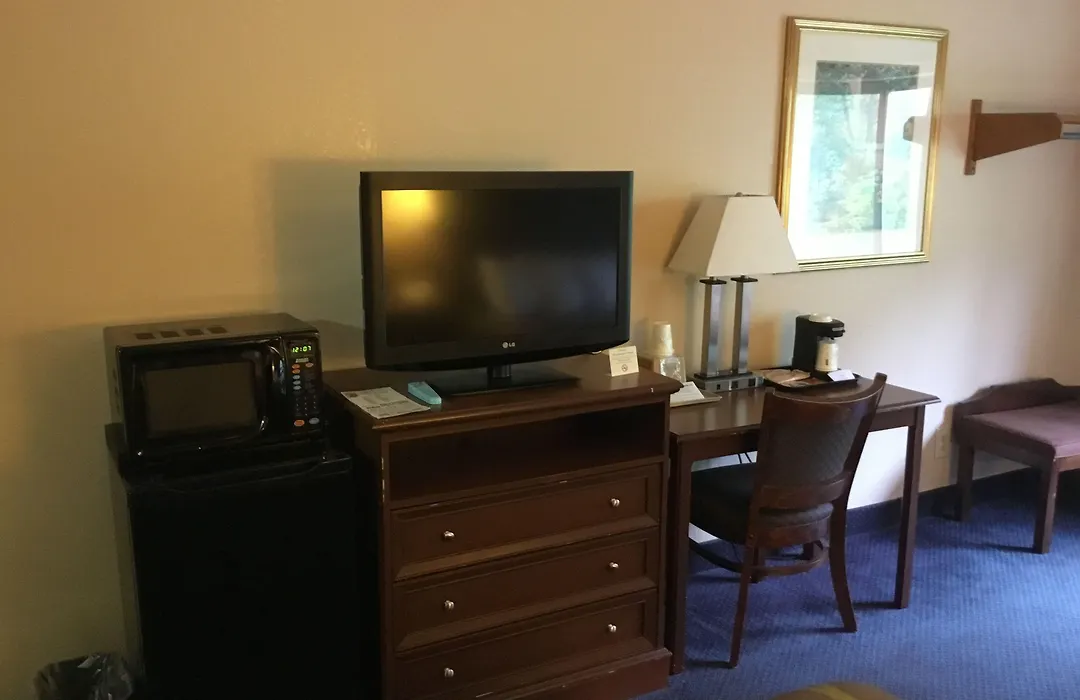 Super 8 By Wyndham Manchester Airport-1