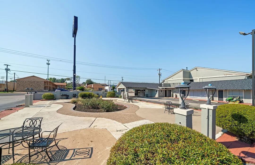 Americas Best Value Inn & Suites Brenham-1