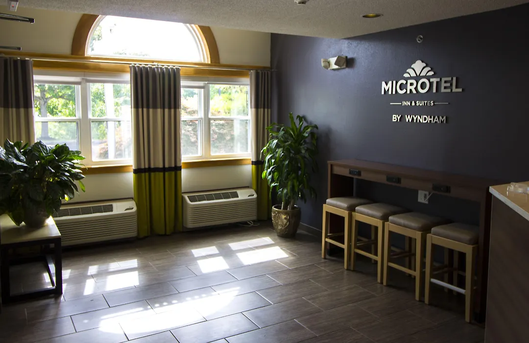 Microtel By Wyndham Victor-1