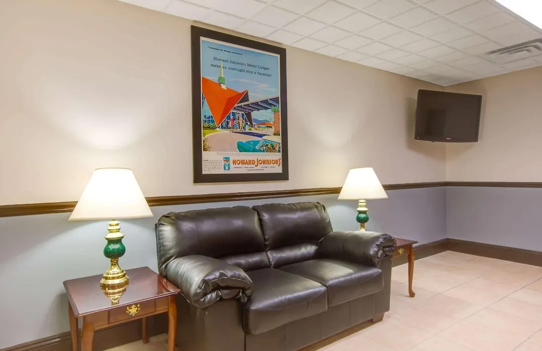Howard Johnson By Wyndham Beckley-1