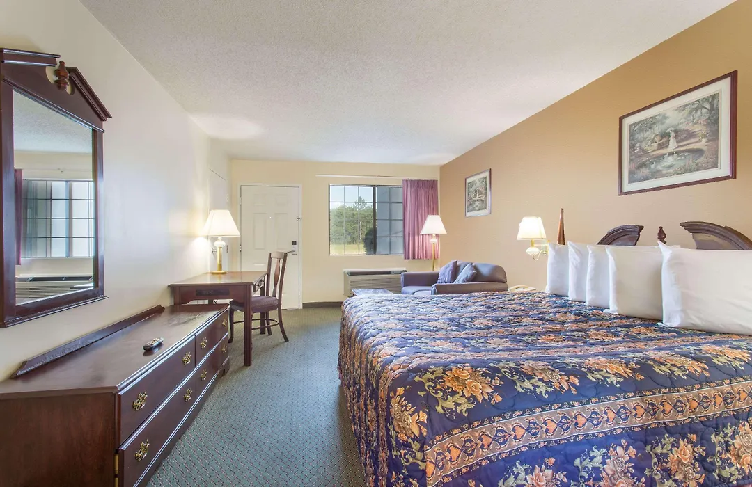 Days Inn By Wyndham Picayune-1