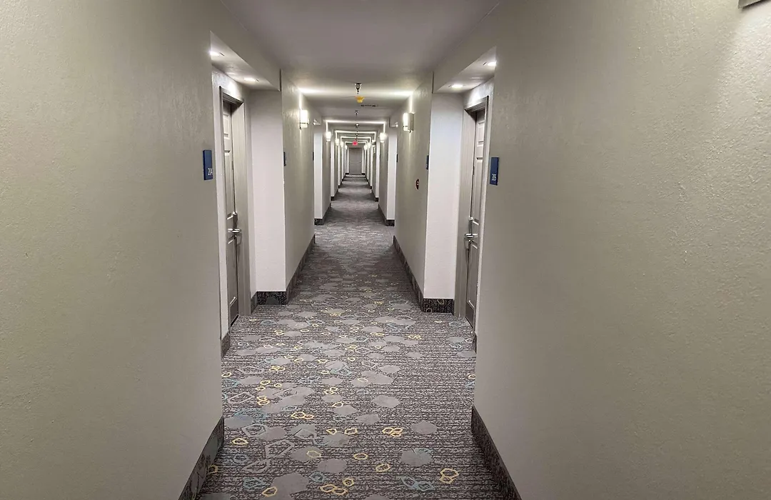 Days Inn & Suites By Wyndham Tahlequah-1