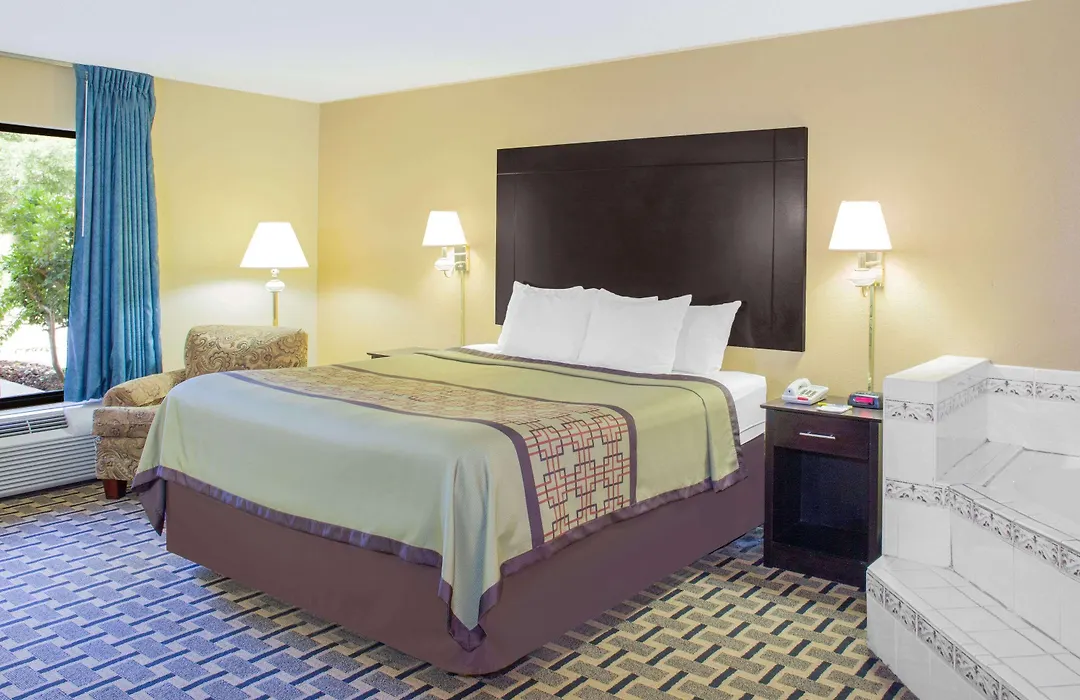 Days Inn By Wyndham Andalusia-1