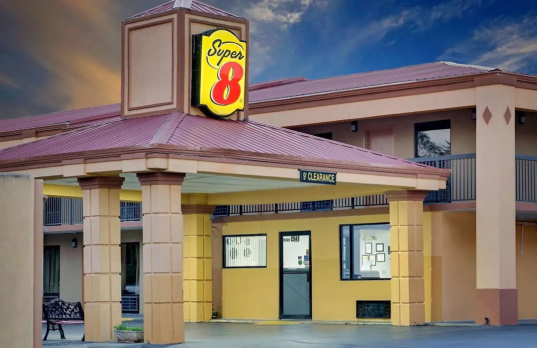 Super 8 By Wyndham Athens-1