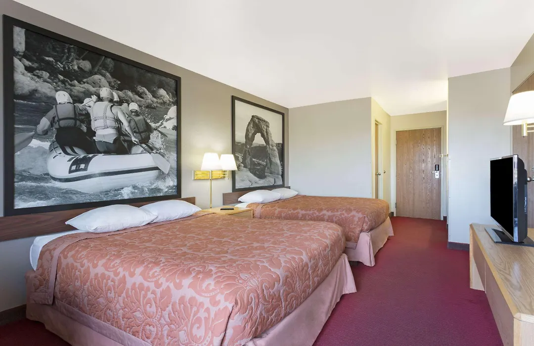 Super 8 By Wyndham Green River-1