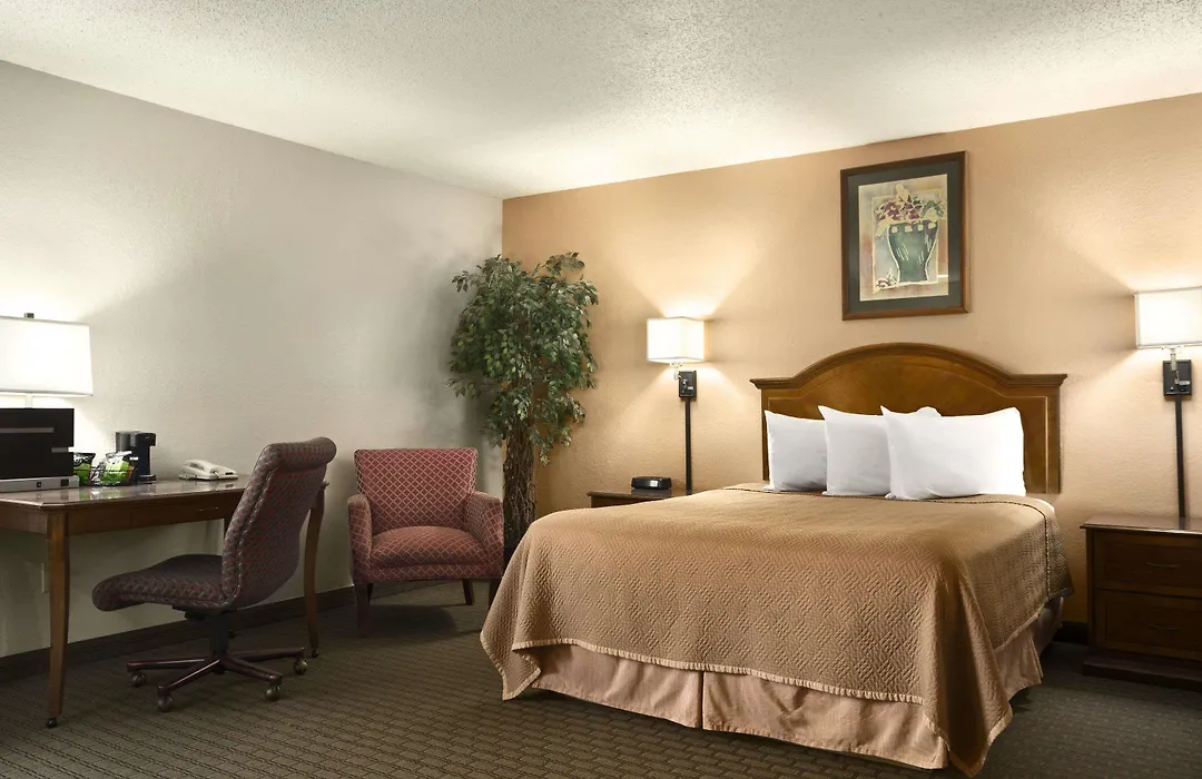 Travelodge By Wyndham Battle Creek-1