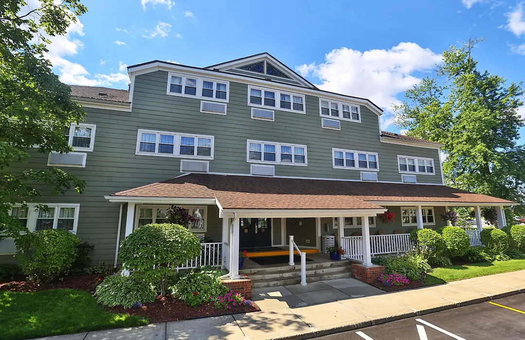 Ivy Court Inn And Suites-1