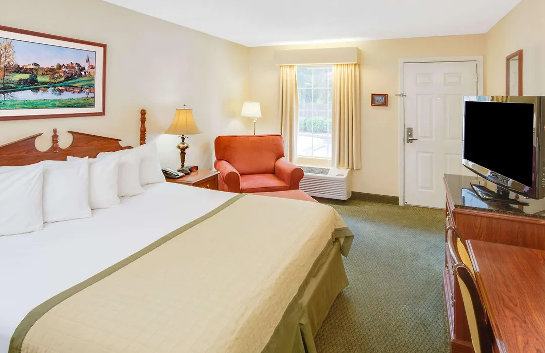 Baymont By Wyndham Ozark-1