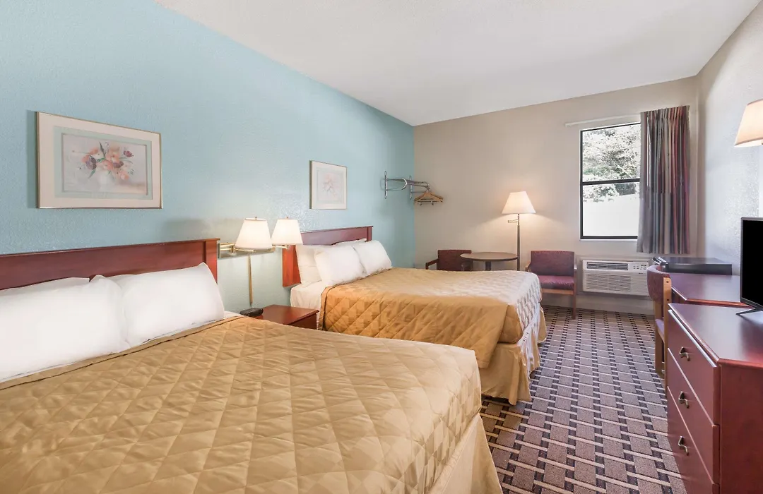 Super 8 By Wyndham Knoxville Downtown Area-1