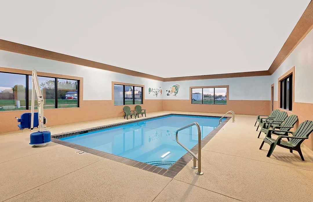Howard Johnson By Wyndham Waterloo/Cedar Falls-1