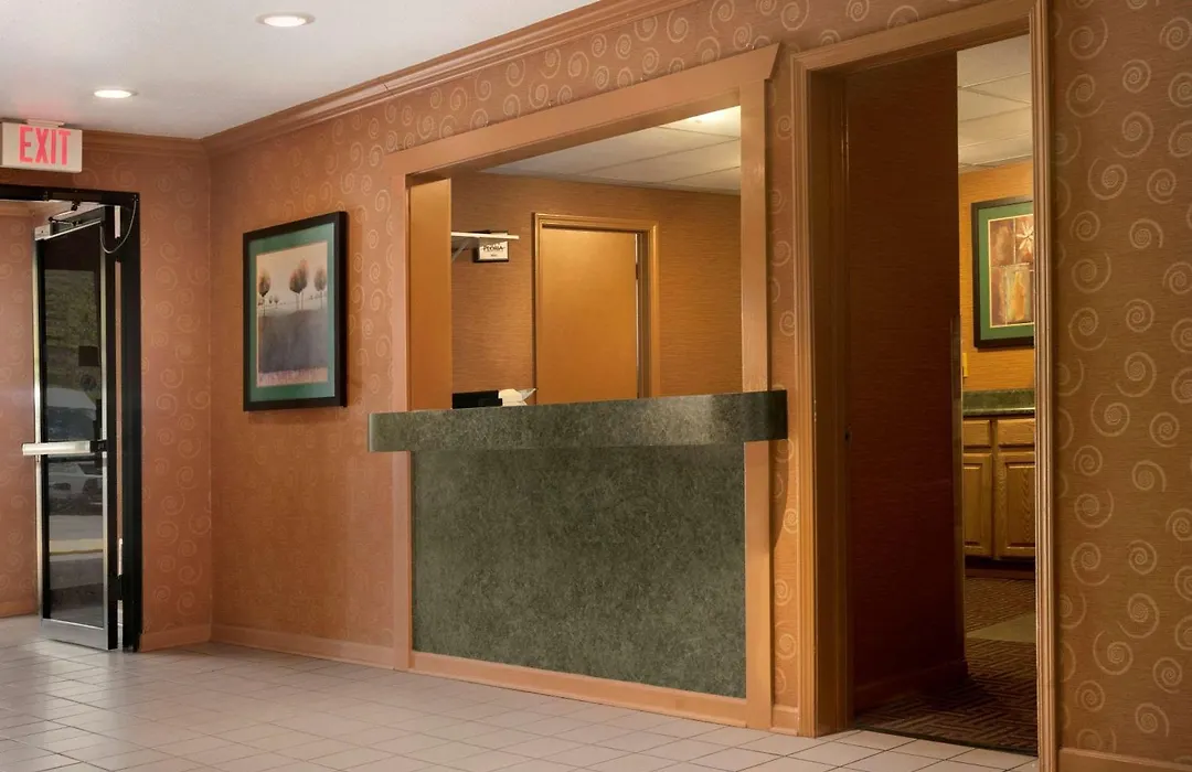 Super 8 By Wyndham East Peoria-1