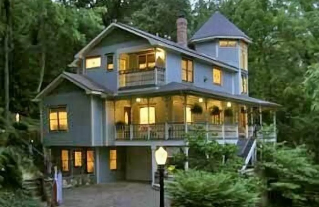 Arsenic And Old Lace Bed & Breakfast Inn-1