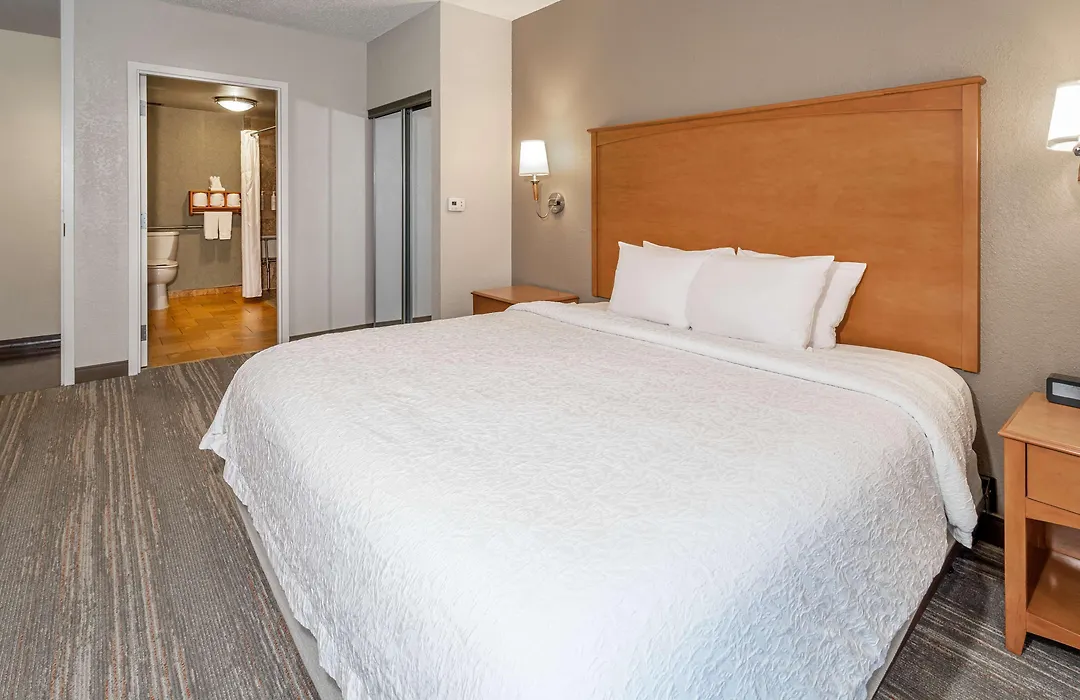 Hampton Inn & Suites Nashville-Vanderbilt-Elliston Place-1