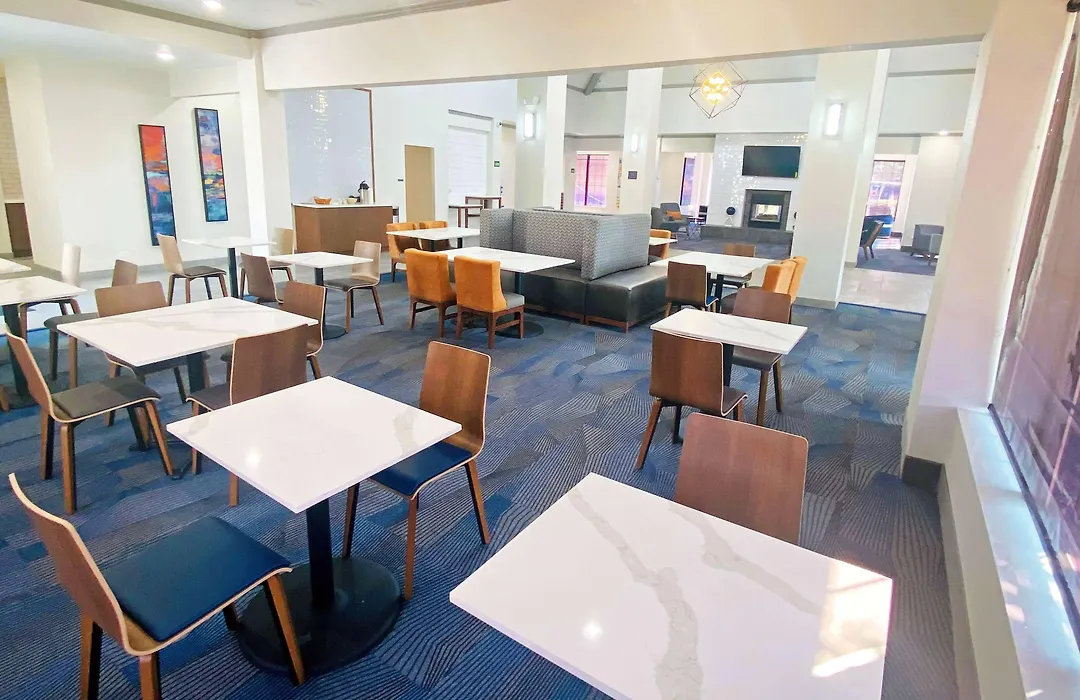 La Quinta Inn & Suites By Wyndham South Holland-1