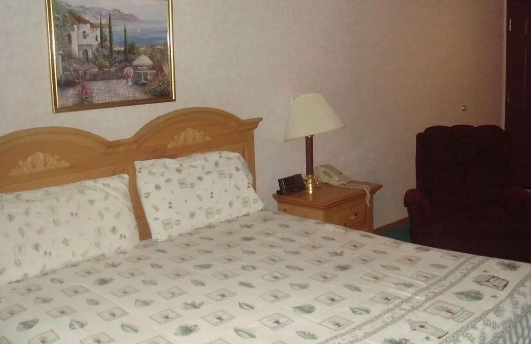 Townhouse Inn & Suites Omaha-1