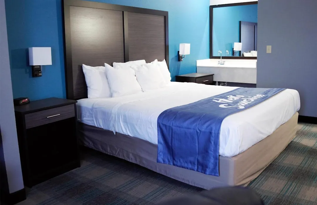 Days Inn By Wyndham Montgomery-1