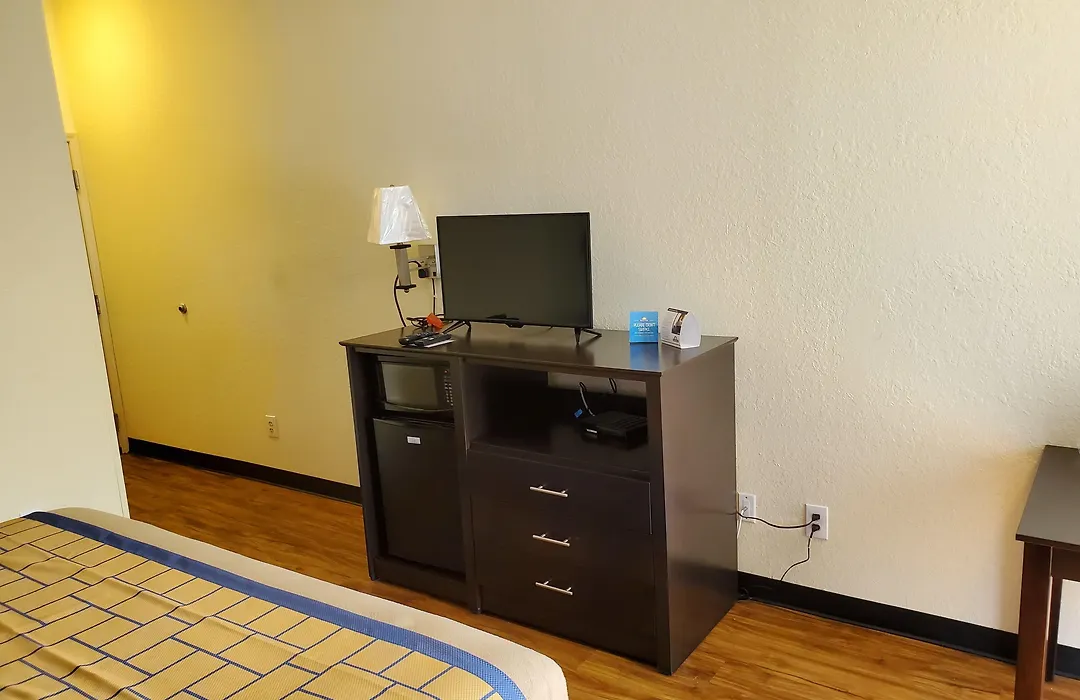 Days Inn By Wyndham Macon I-75 North-1
