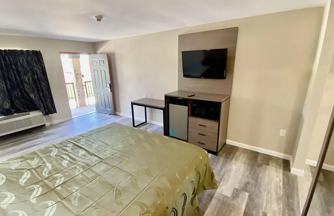 Brentwood Inn & Suites-1