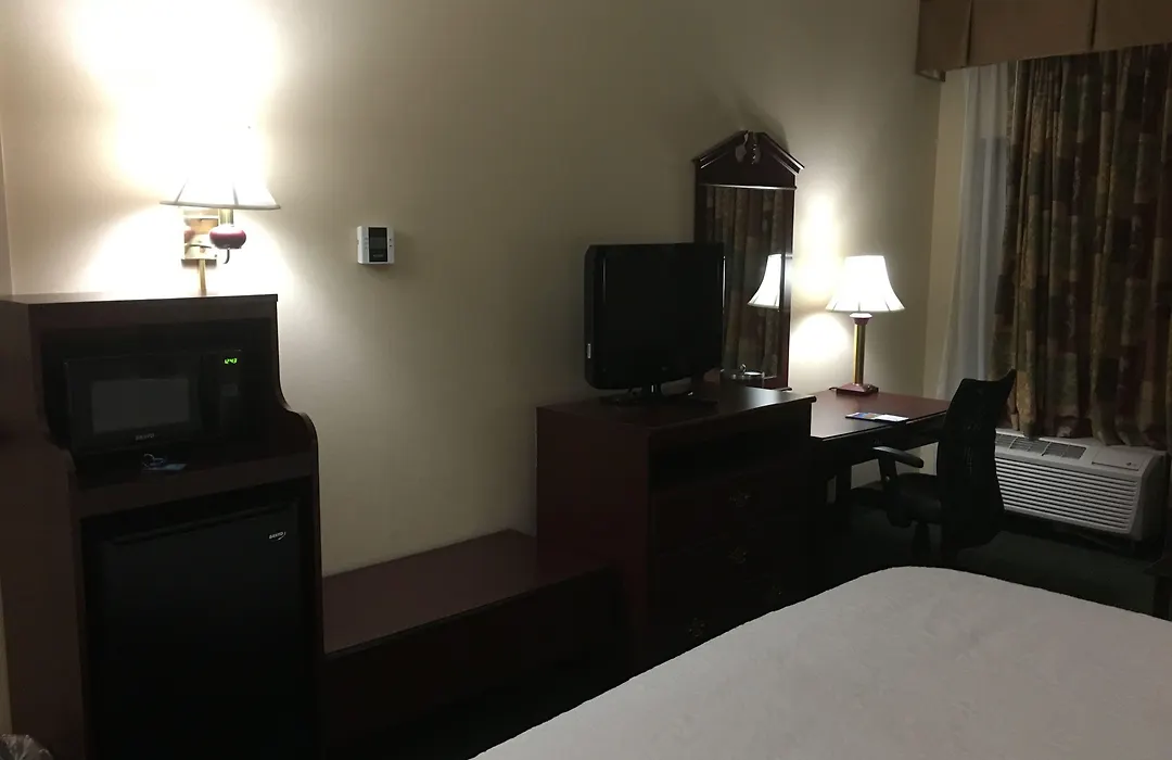 Hampton Inn Bedford-1