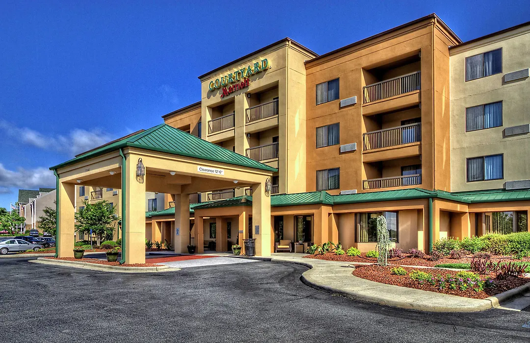 Courtyard By Marriott Burlington-1
